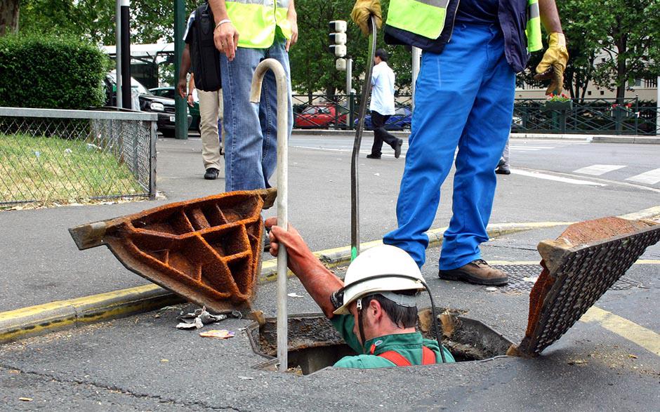 comment déboucher canalisation wc Louvres